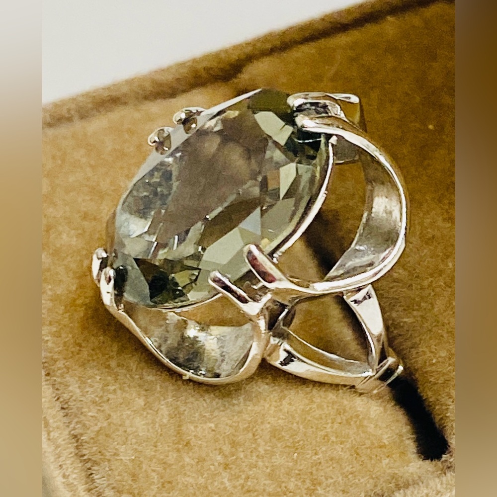 Big Oval Quartz Stone in 18k HGE Whitegold  Ring